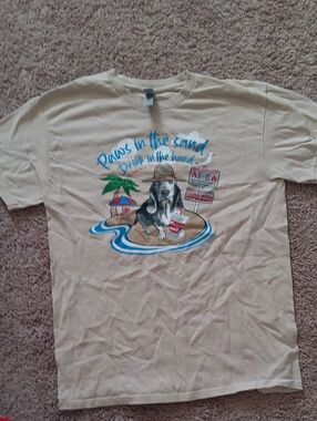 Gildan Beige Graphic Tee with Multicolor Beach Dog Print
